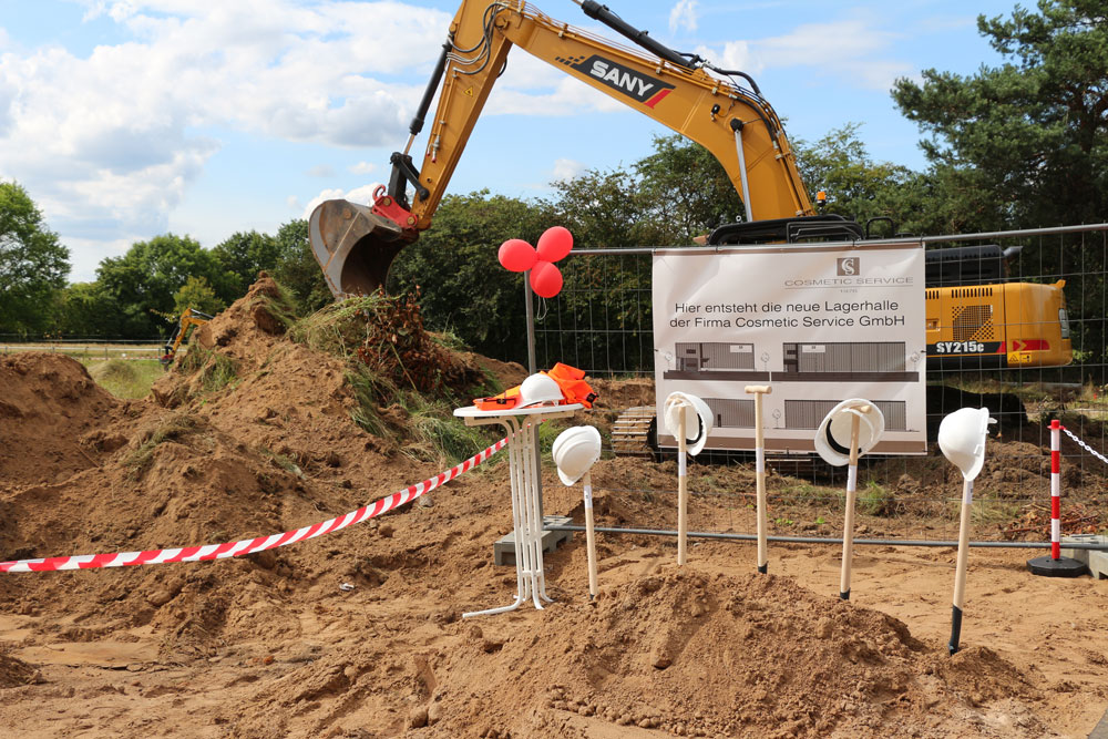 Spatenstich zum Bau der neuen Lagerhalle